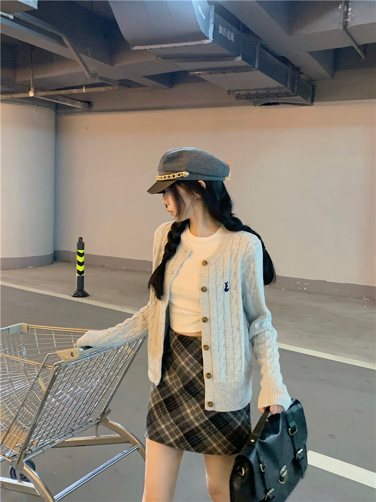 實拍~麻花針織衫外套女內搭無袖背心+格紋包臀半身裙三件套