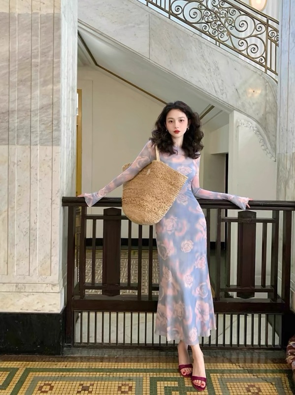 酒午自製法式復古暈染玫瑰印花連衣裙女荷葉長袖設計感魚尾長裙子