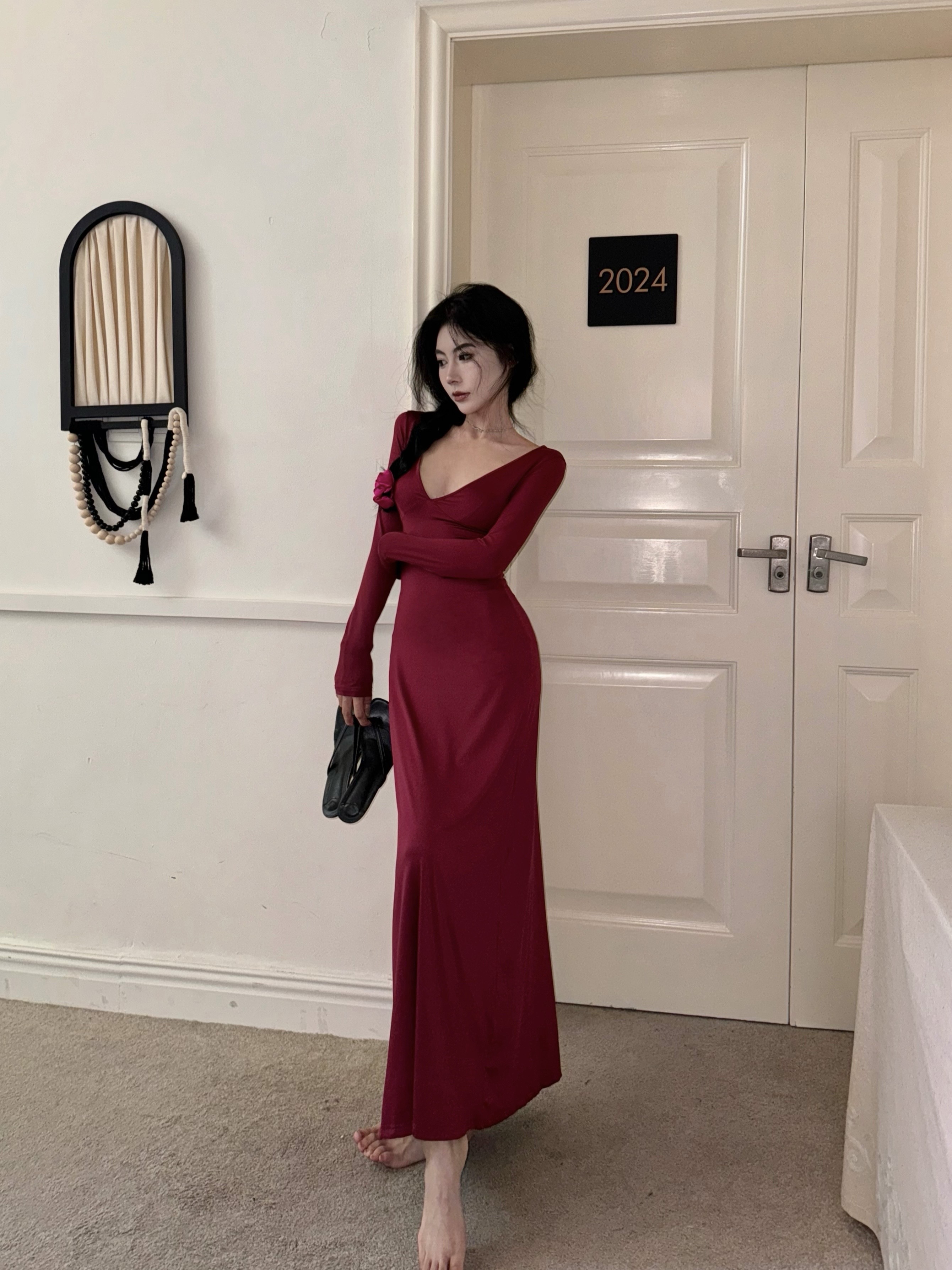 Actual shot of the new retro high-end cold style red deep v-neck slim dress