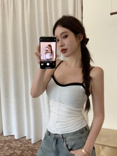 Real shot of hot girl camisole double-layered stretch pleated slim fit top