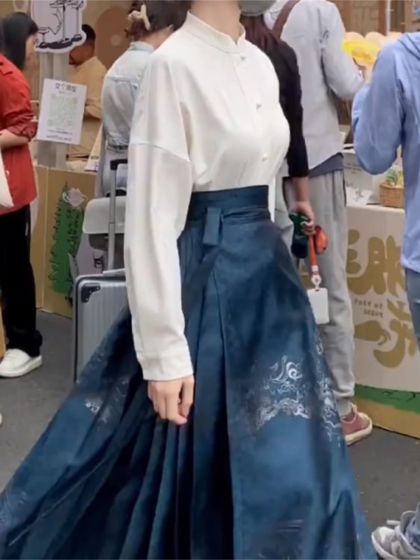 早春季穿搭高級感新中式國風女裝日常改良漢服上衣搭配馬面裙套裝
