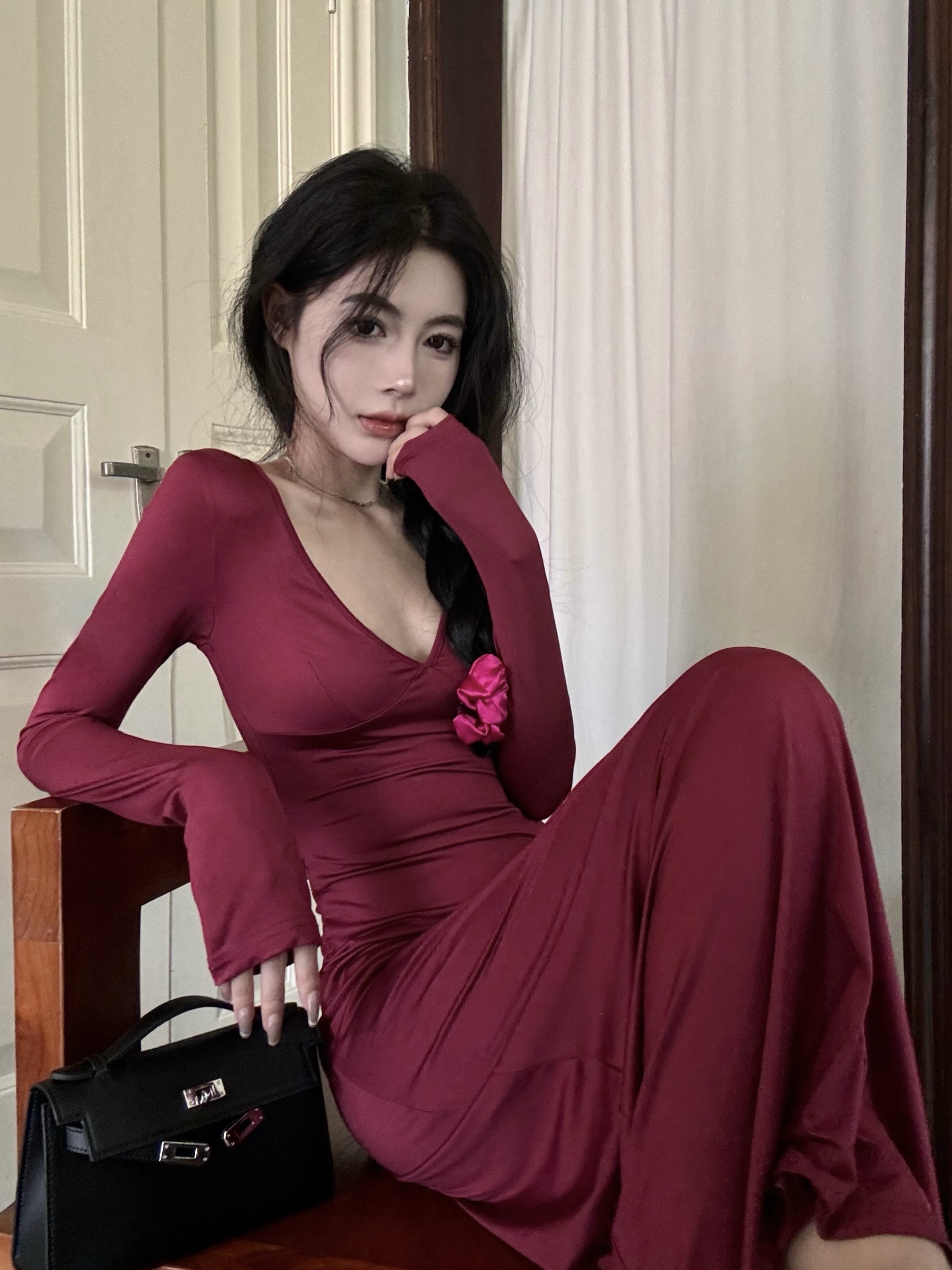 Actual shot of the new retro high-end cold style red deep v-neck slim dress
