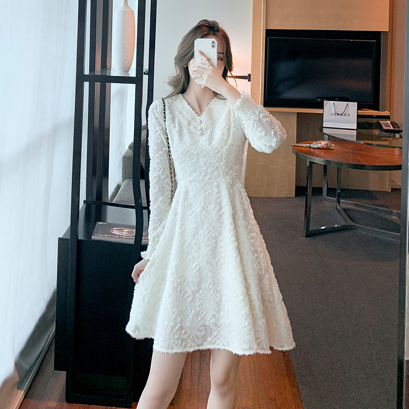 實拍  杏色蕾絲連衣裙2024春季新款小個子簡約V領百搭A字裙