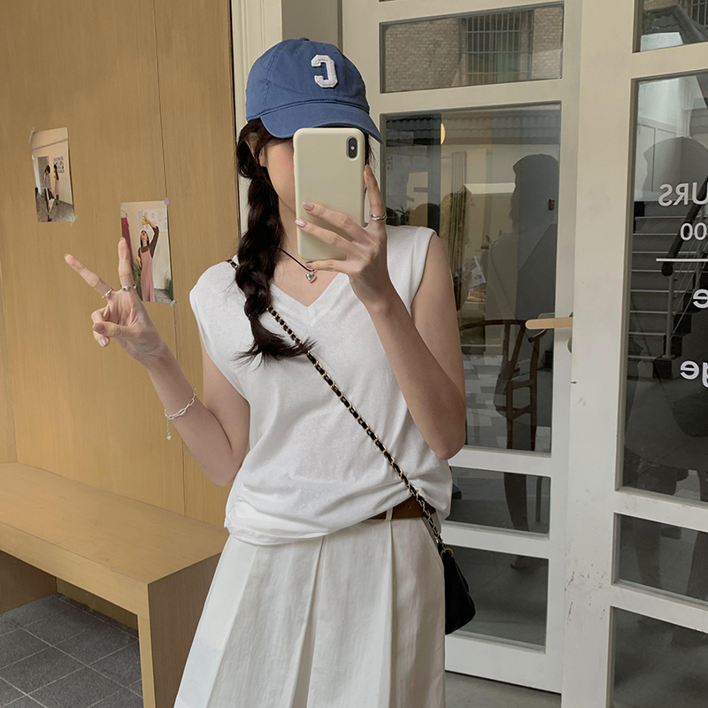 實拍圖設計感小眾V領卷邊無袖T恤女2024春新款側邊褶皺休閒背心