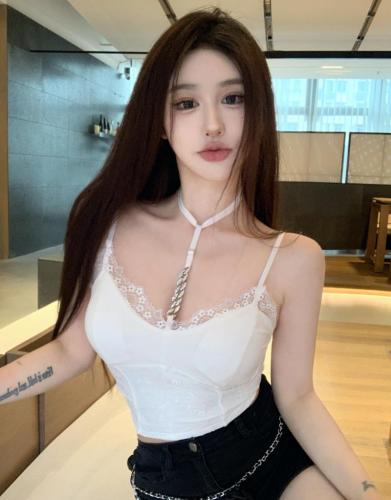 ****~Real shot of sexy hollow lace edge v-neck halterneck beautiful back camisole short top for women