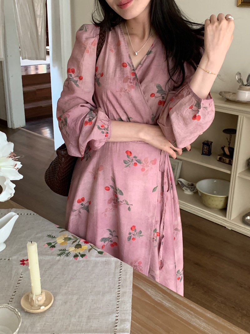 Actual shot of the new early spring French retro tea break playful little cherry print one-piece long-sleeved dress