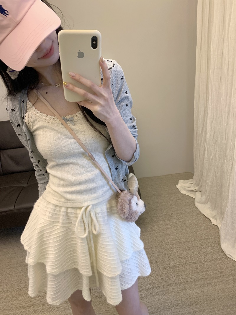 Real shot of girly bow cardigan + milky cheese suspender inner wear + jacquard layered cake skirt