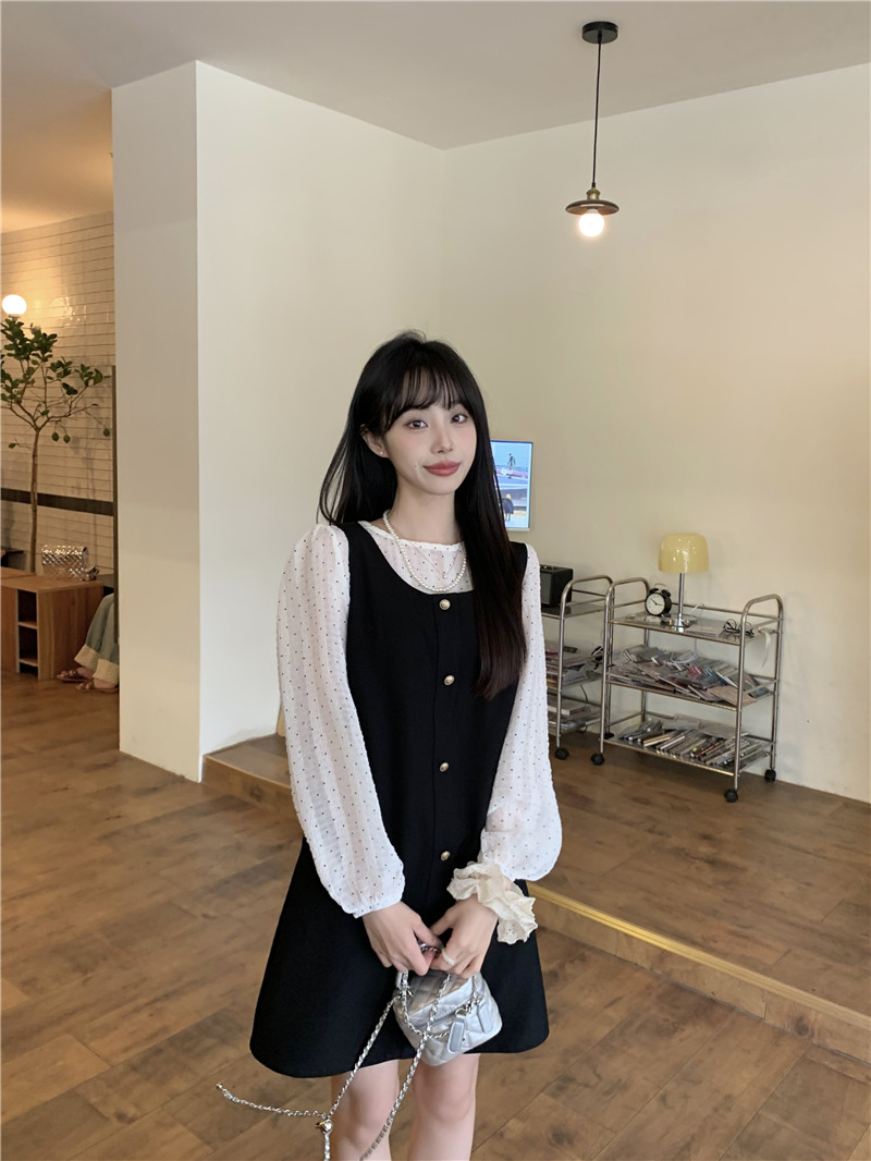 Actual shot of Korean version of the new polka-dot versatile top + slimming single-breasted suspender skirt