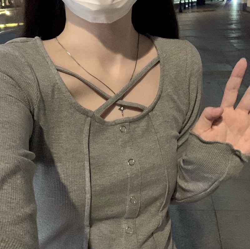 實拍~小心機鎖骨顯瘦百搭長袖上衣女純欲修身針織衫
