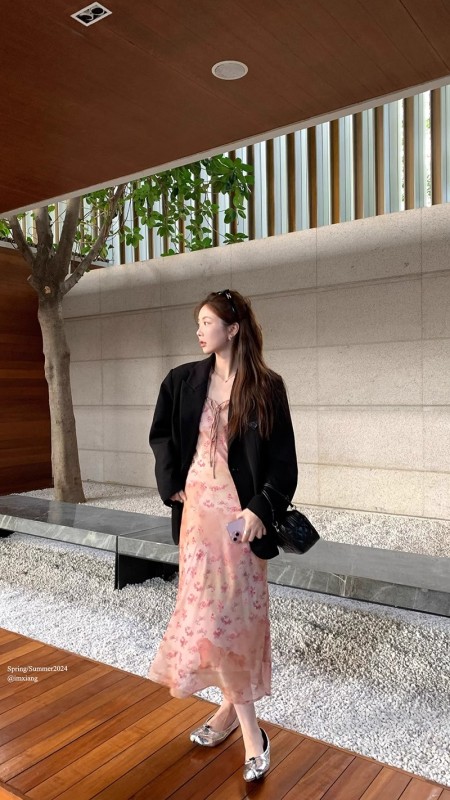 im向 日落粉特調 斜裁碎花吊帶連衣裙女春夏暈染色油畫茶歇裙子
