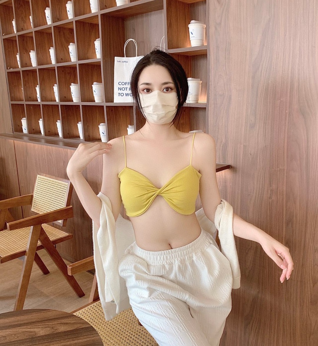 ~夏季新款美背露背吊帶背心帶胸墊多色無袖打底衣女