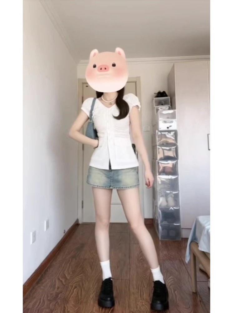 法式別致氣質v領白色泡泡袖襯衫女春夏季襯衣設計感小眾短袖上衣