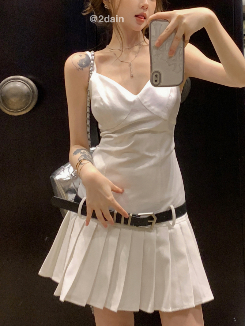 Real shot of new summer pleated waist A-line slimming suspender skirt