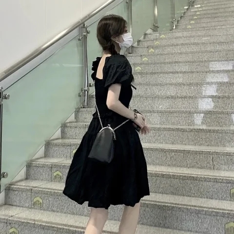 法式小黑裙宫廷风设计感夏季2024新款收腰显瘦蝴蝶结短袖连衣裙女