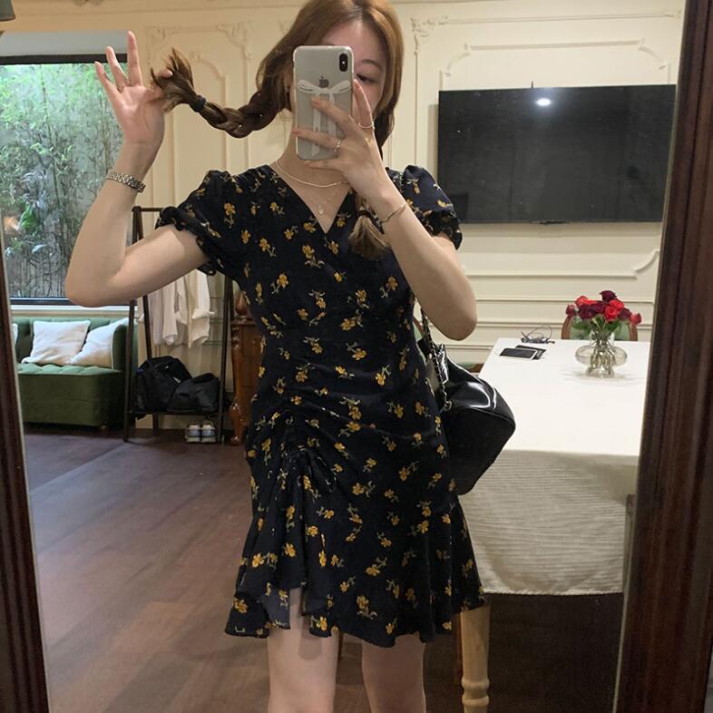 雪紡法式連衣裙夏裝黑色小個子顯瘦法式收腰夏裝連衣裙V領碎花