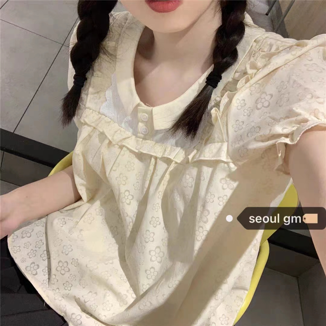 甜美氣質學院風奶杏色娃娃領泡泡袖短袖碎花襯衫上衣女