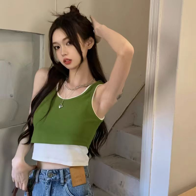Official photo of a small camisole for women in contrasting colors, fake two-piece summer pure lust splicing short slim fit inner sleeveless top