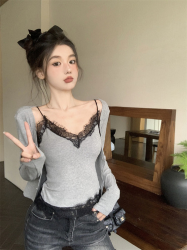 Real shot of slim and sexy thin cardigan, low-cut lace suspenders, women's fashion two-piece set