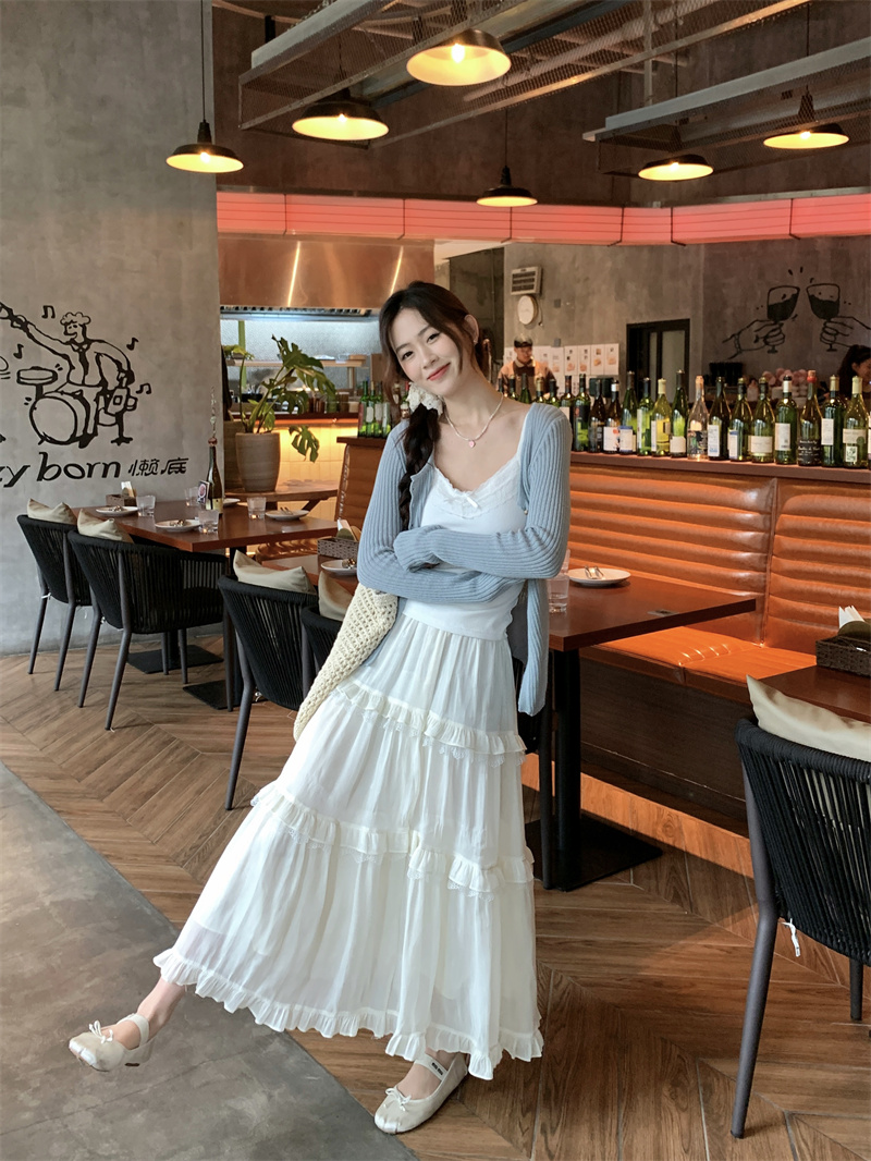 Actual shot of Korean-style soft and thin outer knitted cardigan camisole lace cake skirt three-piece set