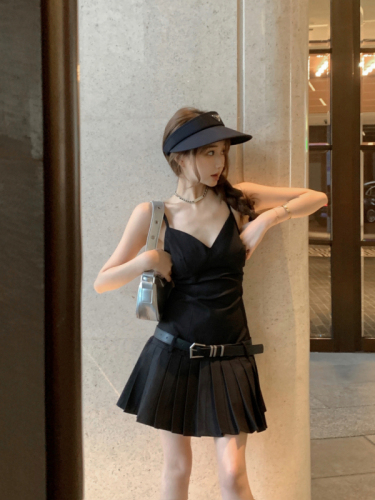 Real shot of new summer pleated waist A-line slimming suspender skirt