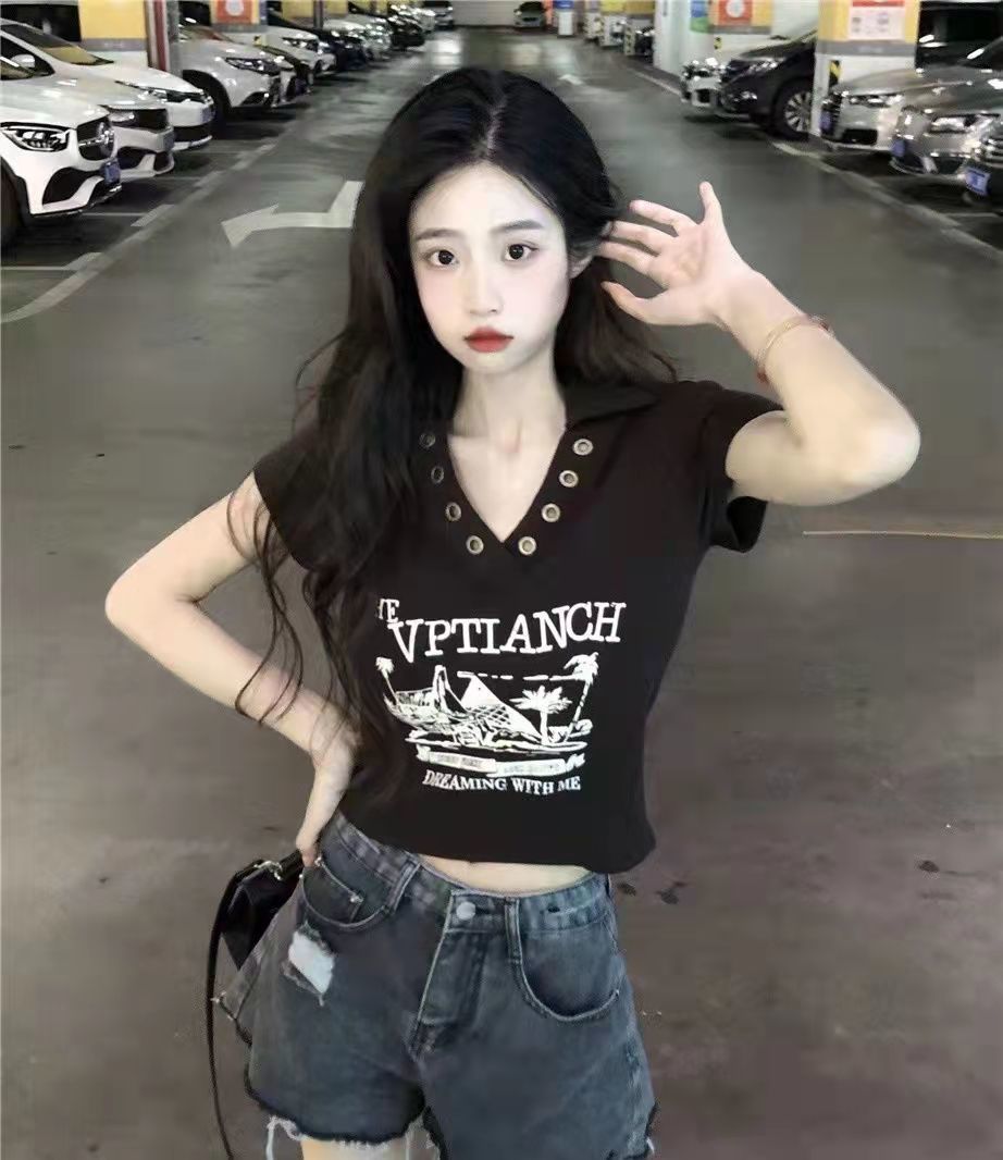 V領短款上衣女夏季設計感小眾美式復古甜辣妹修身黑色正肩短袖T恤