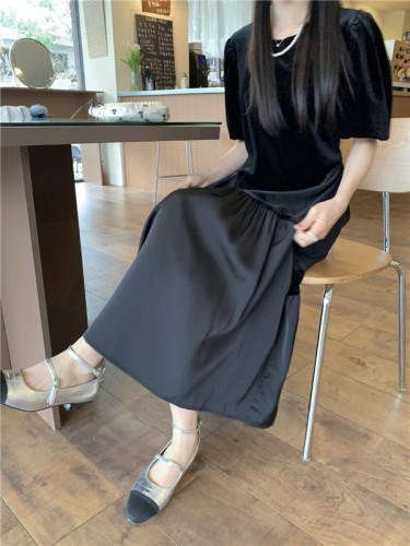 Actual shot of 2024 new Korean style loose and slim design velvet splicing temperament gentle long skirt