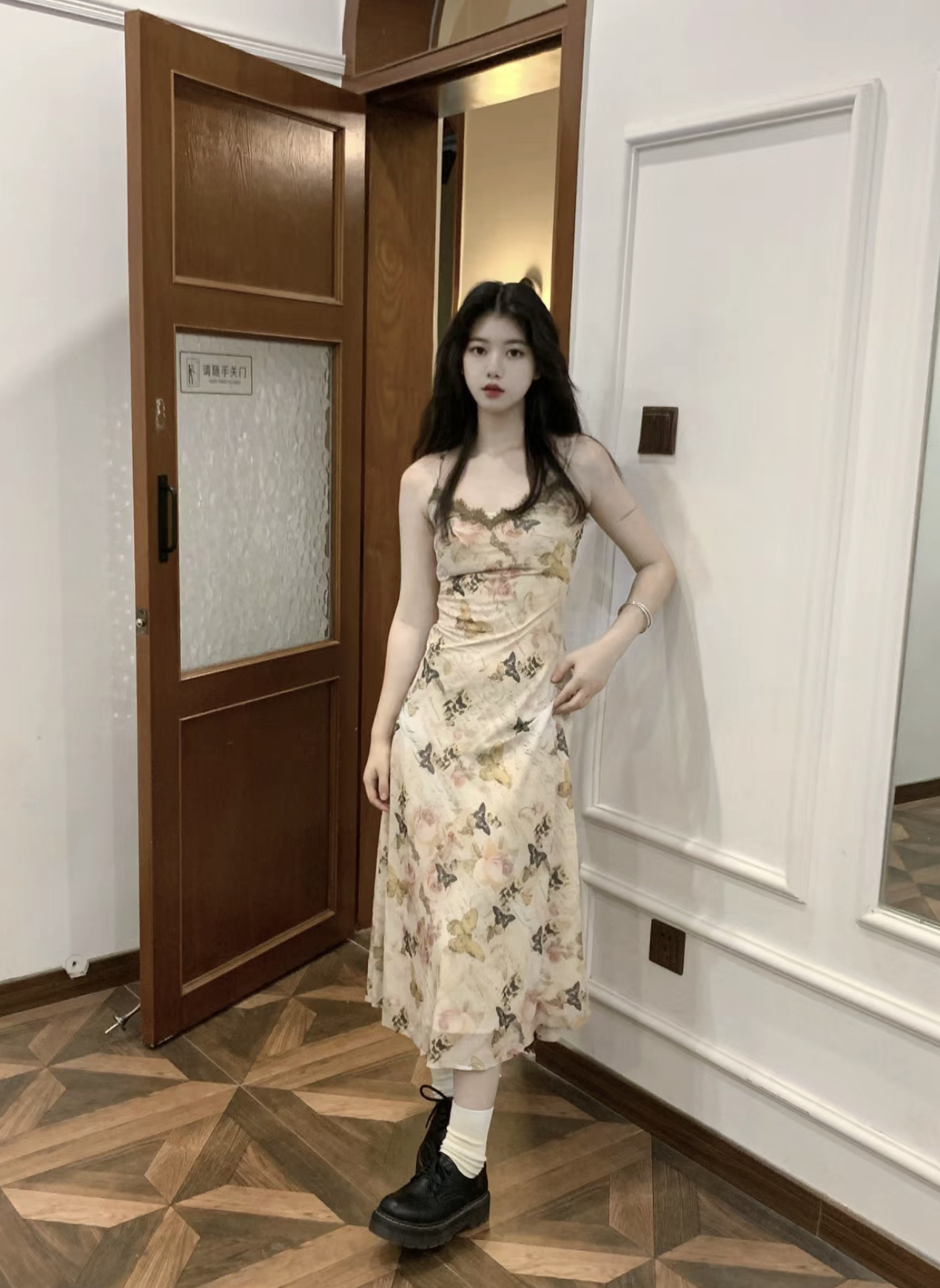 AHY 長款V領花卉印花蕾絲修身氣質吊帶連衣裙女秋冬新款顯瘦裙子