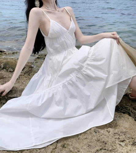 初恋感超仙白色度假旅游沙滩长裙复古宽松显瘦吊带裙蛋糕裙连衣裙