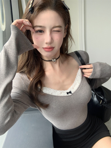 Real shot of lace splicing bottoming T-shirt for women in autumn and winter, Korean version, plus velvet, thickened brushed inner long-sleeved top