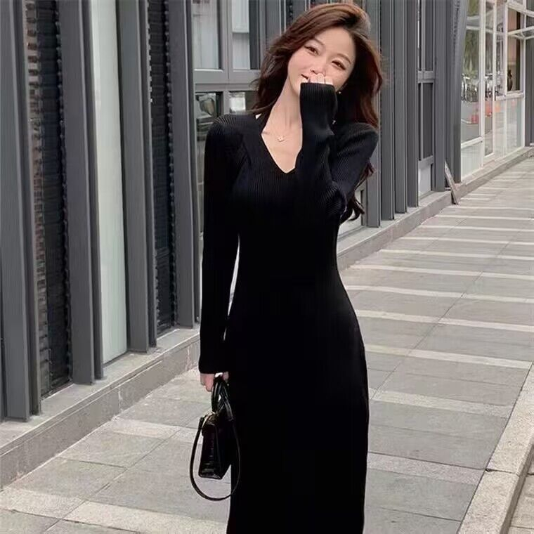 設計感小眾心機掛脖修身連衣裙女秋冬季新款收腰顯瘦長裙子