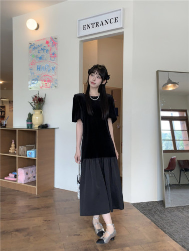 Actual shot of 2024 new Korean style loose and slim design velvet splicing temperament gentle long skirt