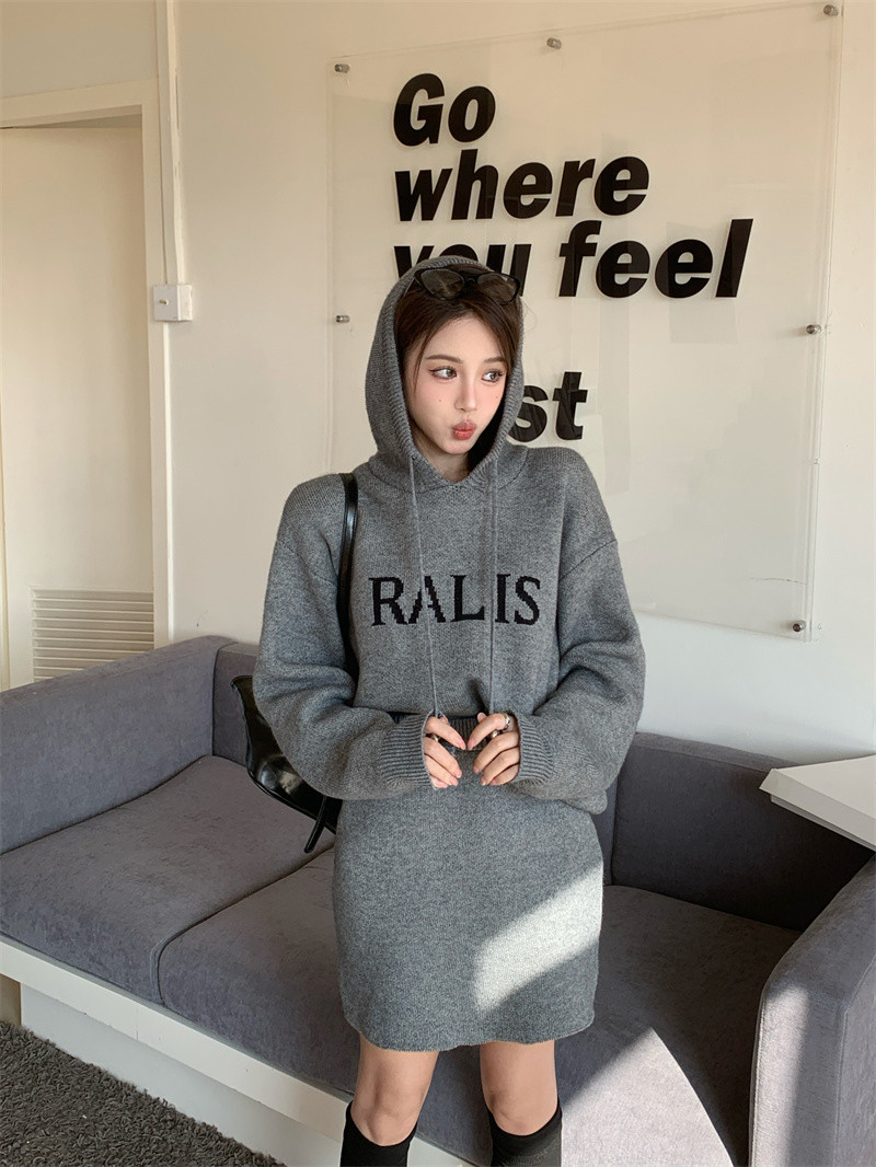 Real shot Fashion suit letter jacquard hooded sweater winter high waist bag hip skirt skirt two-piece set