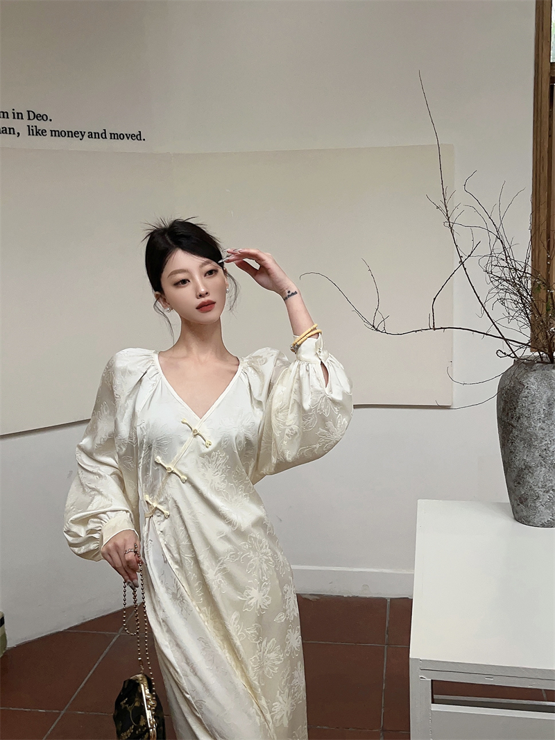 實拍早春新中式提花米色V領長袖連衣裙氣質時尚顯瘦長裙子女
