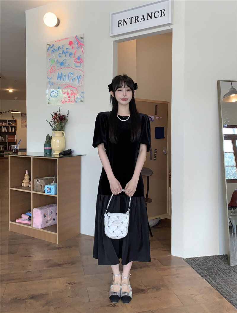 Actual shot of 2024 new Korean style loose and slim design velvet splicing temperament gentle long skirt
