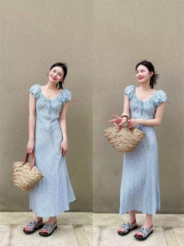 度假风桔梗法式蓝色碎花连衣裙女夏季新款茶歇裙显瘦气质仙女长裙