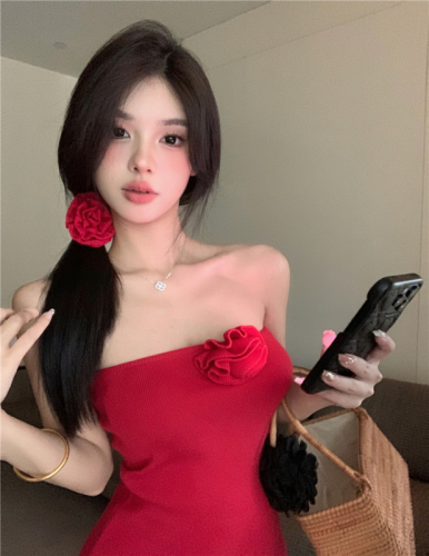 Real shot of retro hottie sexy tube top flower slit hip-covering knitted dress
