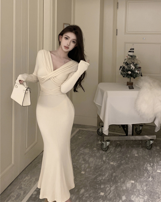 Real shot of sexy V-neck knotted waist-slimming dress with hip-covering fishtail long skirt for women