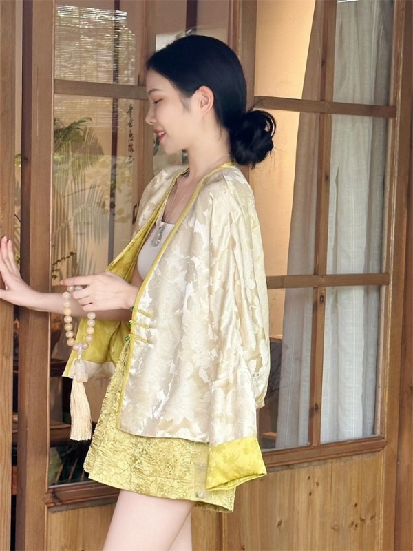 雙面兩穿提花盤扣改良版國風新中式外套上衣+肌理感明黃色短褲