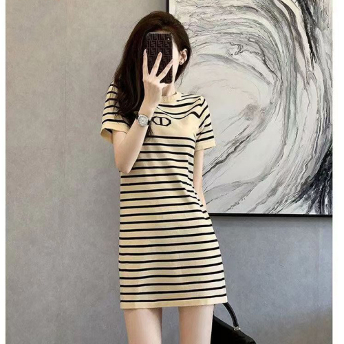 Royal sister's atmosphere, age-reducing, beautiful, western style skirt, high-end style, small fragrance, light luxury, French t-shirt dress