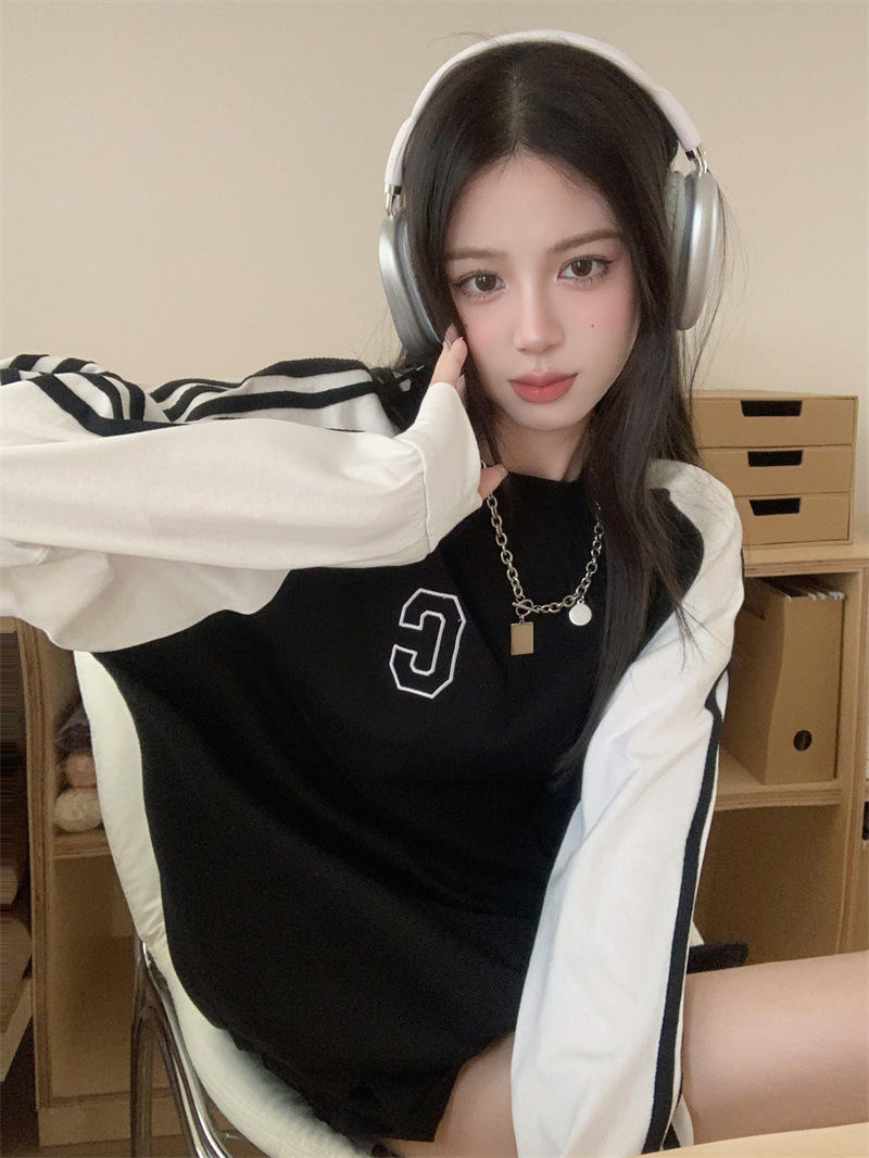 Real shot of early autumn new Korean style contrasting color stitching letter pullover round neck sweatshirt for women loose long-sleeved thin top