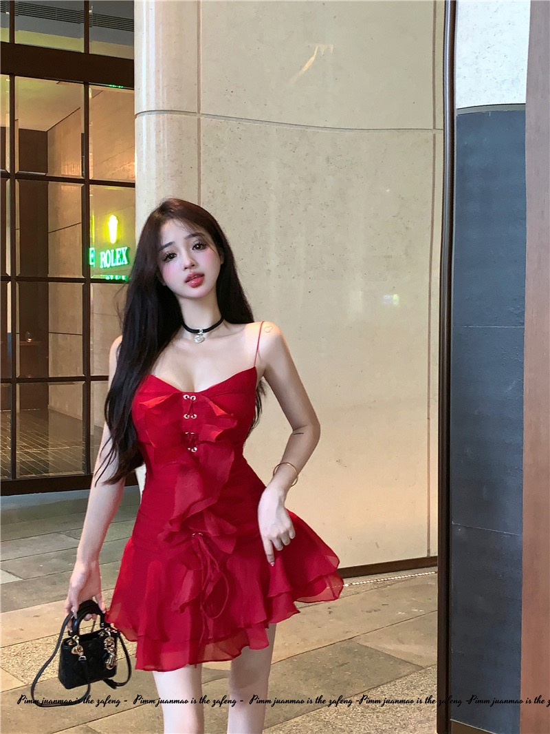 Real shot of French red rose V-neck suspender dress new style petite hottie waist slimming A-line skirt