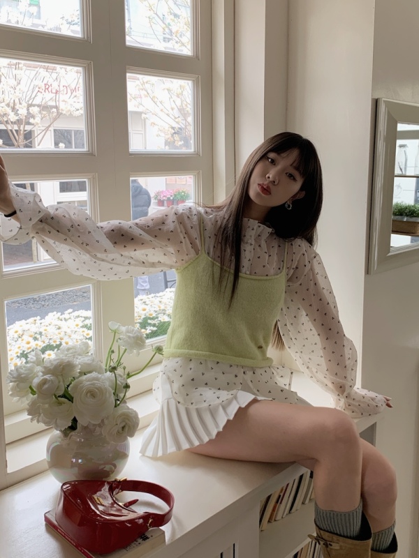 Actual shot Korean style loose and slim design long-sleeved bottoming shirt + knitted camisole two-piece set