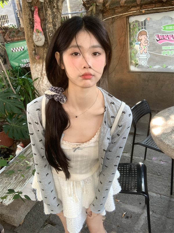 實拍蝴蝶結灰色坑條針織開衫長袖杏色甜美吊帶奶杏色蛋糕裙三件套