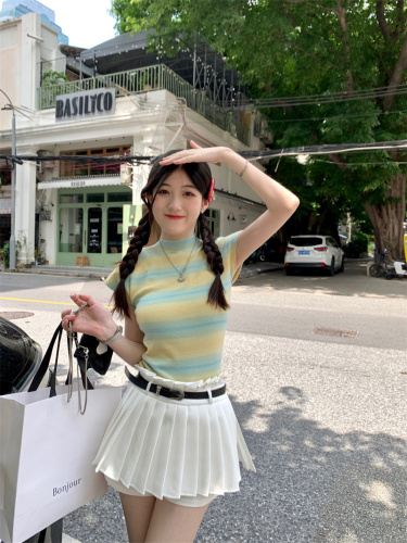 Photo shoot~Uncommon spicy girl gradient striped half-high neck short-sleeve ribbed t-shirt