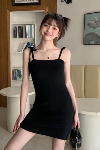 Real shot of black suspender dress in summer, short hot girl's butt-covering skirt, French sexy skirt