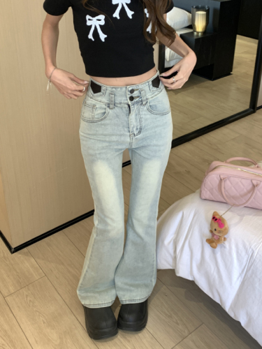 Real shot of retro nostalgic washed low-waist micro-flared denim floor-length trousers