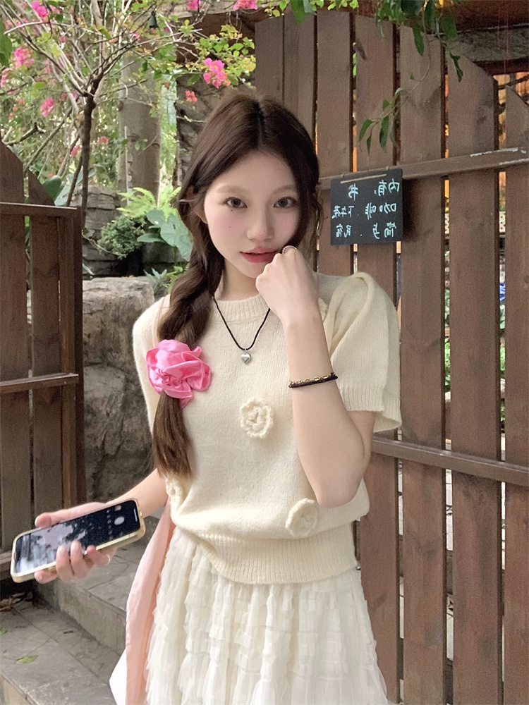 Real shot!  Three-dimensional flower round neck knitted short-sleeved sweater + mid-length mesh puffy A-line cake skirt set
