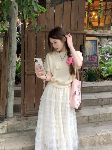 Real shot!  Three-dimensional flower round neck knitted short-sleeved sweater + mid-length mesh puffy A-line cake skirt set