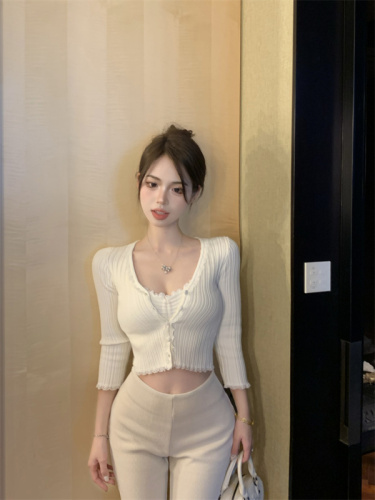 Real shot of lace splicing short suspender slim pure lust cardigan knitted suit