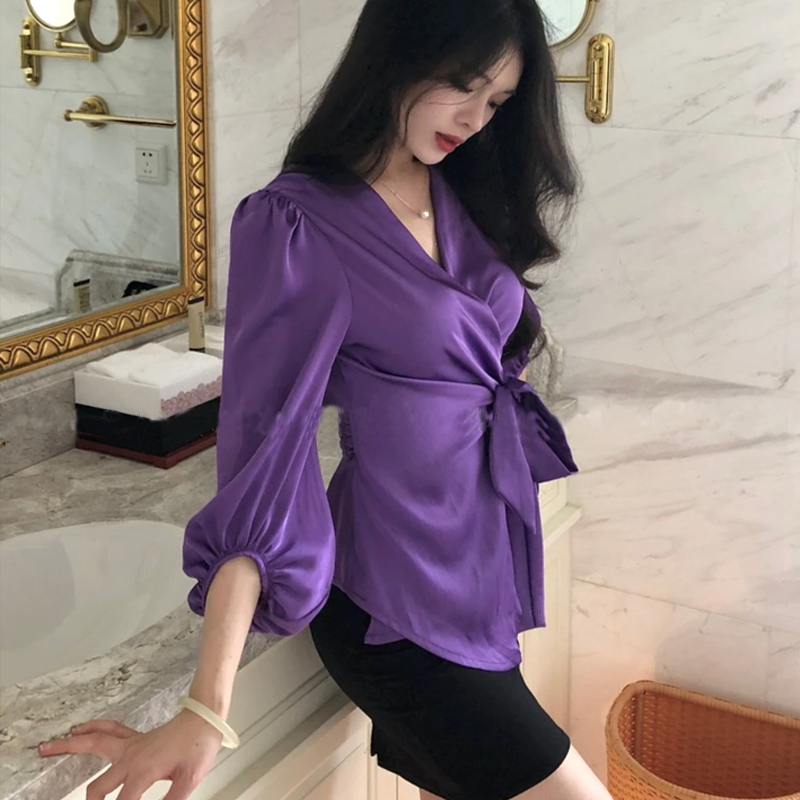 Light and mature style spring purple top for women, high-end strapped V-neck long-sleeved shirt, French waist design niche shirt